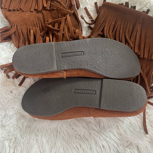 Brown Minnetonka Moccasins 3 Layer Fringe Boots - Picture 3 of 4